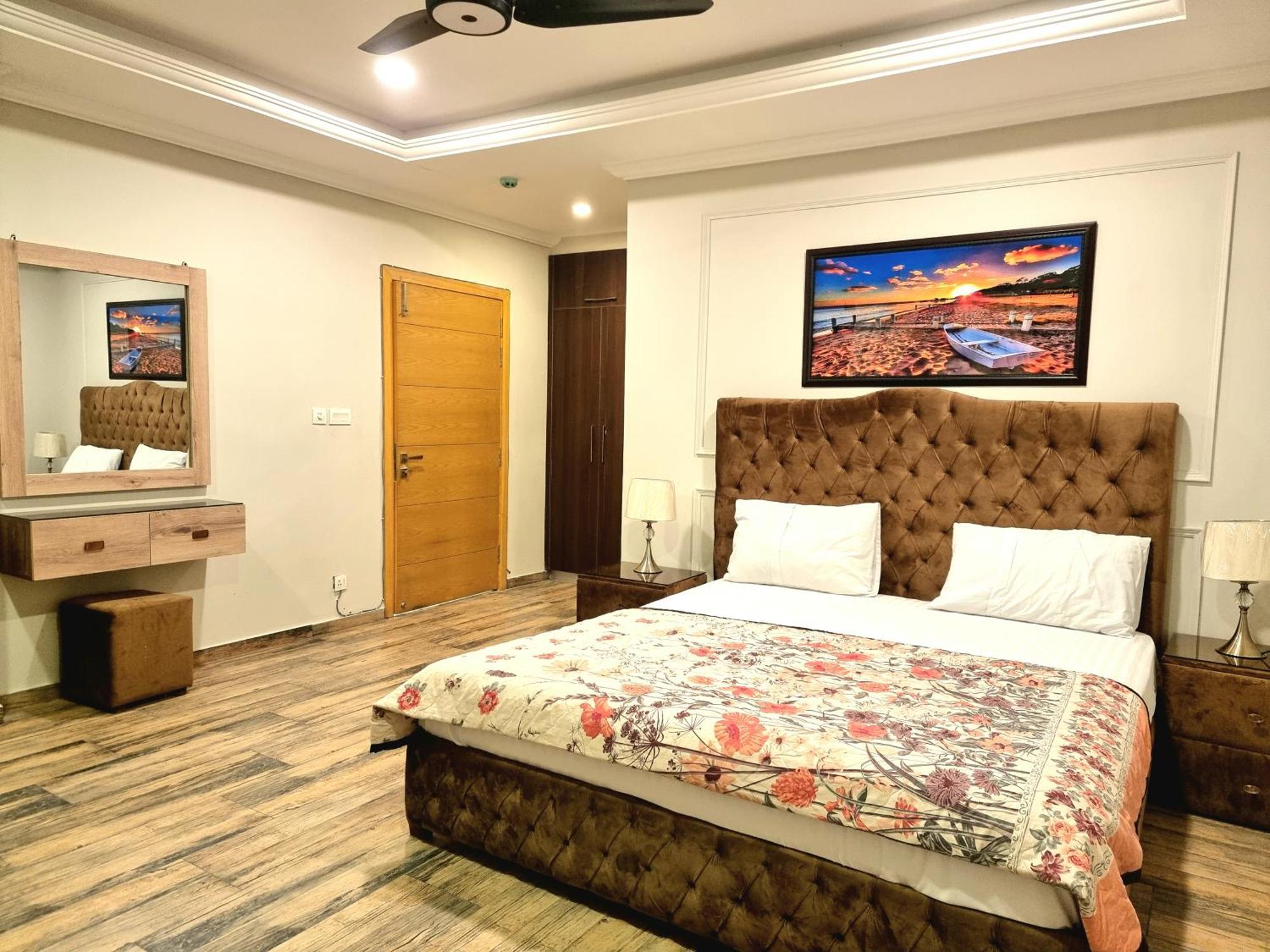 The Millenial Apartments & Suites Bahria Town Rawalpindi Værelse billede