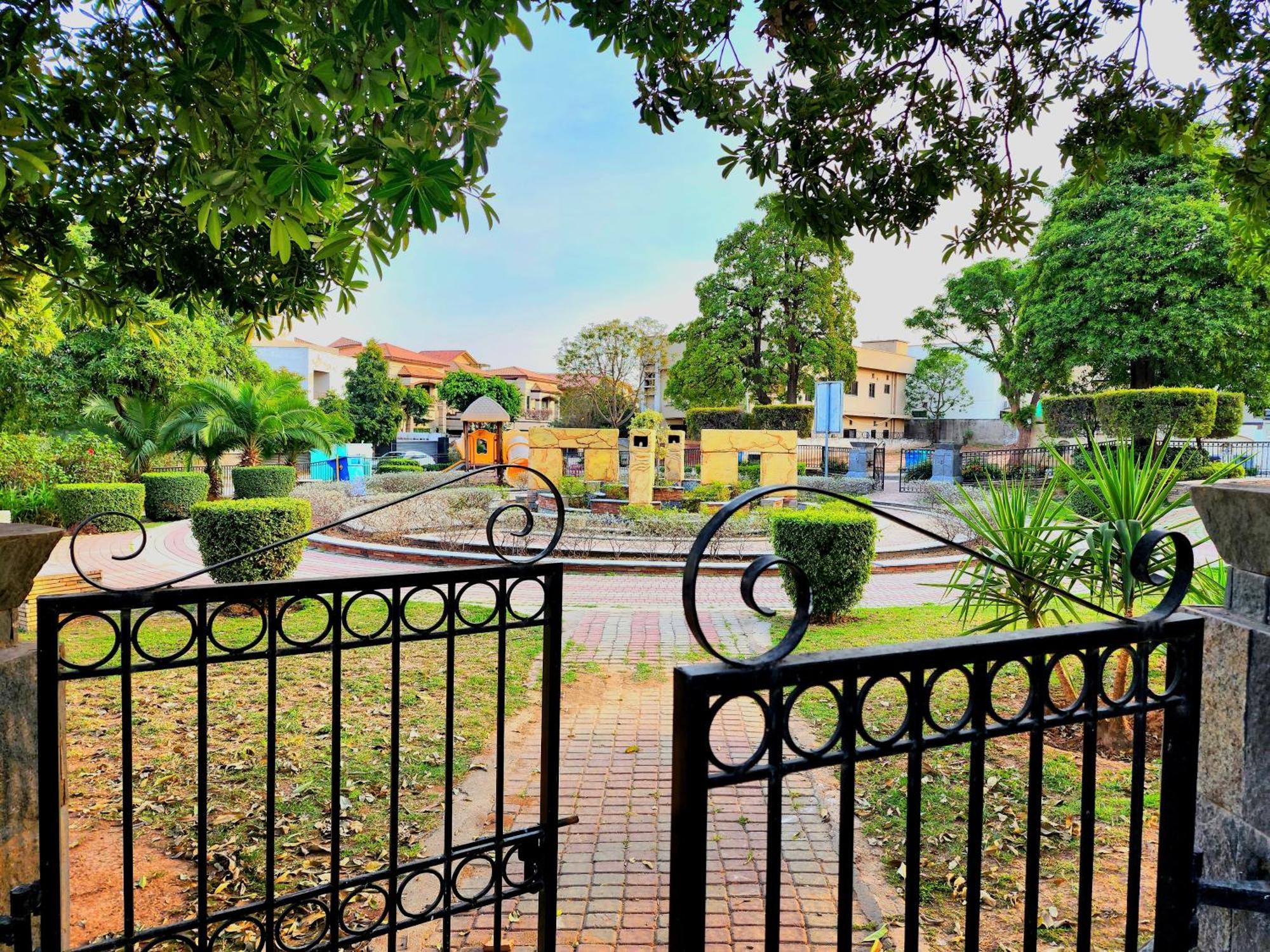 The Millenial Apartments & Suites Bahria Town Rawalpindi Værelse billede